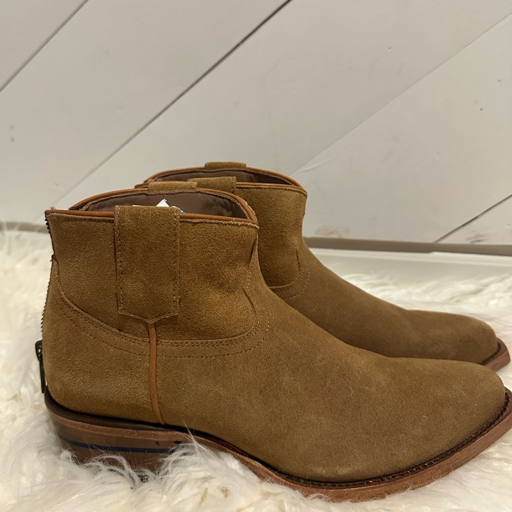NWT Alvies “The Stassney”, Size W7.5 width B, Color “Tonga Hut Happy Hour”